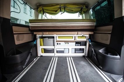 Kompaktní vestavba Nestbox v kufru auta