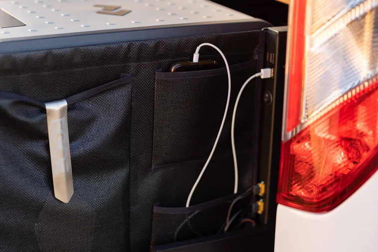 Pohled na lůžkovou úpravu uvnitř vozu.